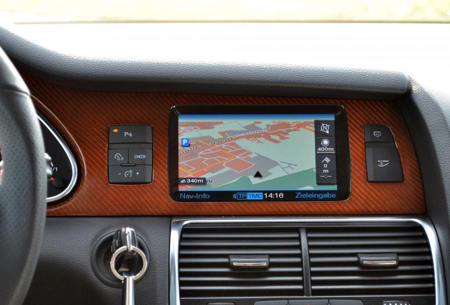 Детали интерьера Audi Q7 3.0 TDI by Enco Exclusive (4L) 2010 года  (фото 3 из 9)
